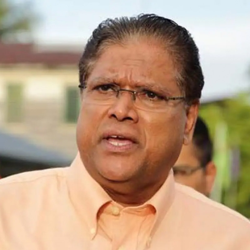 দক্ষিণ আমেরিকার ক্ষুদ্রতম রাষ্ট্র সুরিনামে ২০২০ সাল থেকে প্রেসিডেন্ট পদে রয়েছেন চন্দ্রিকাপ্রসাদ সান্তোখি। ৬৩ বছরের এই প্রাক্তন পুলিশ অফিসার অবশ্য নিজের দেশে ‘চ্যান’ নামে পরিচিত।