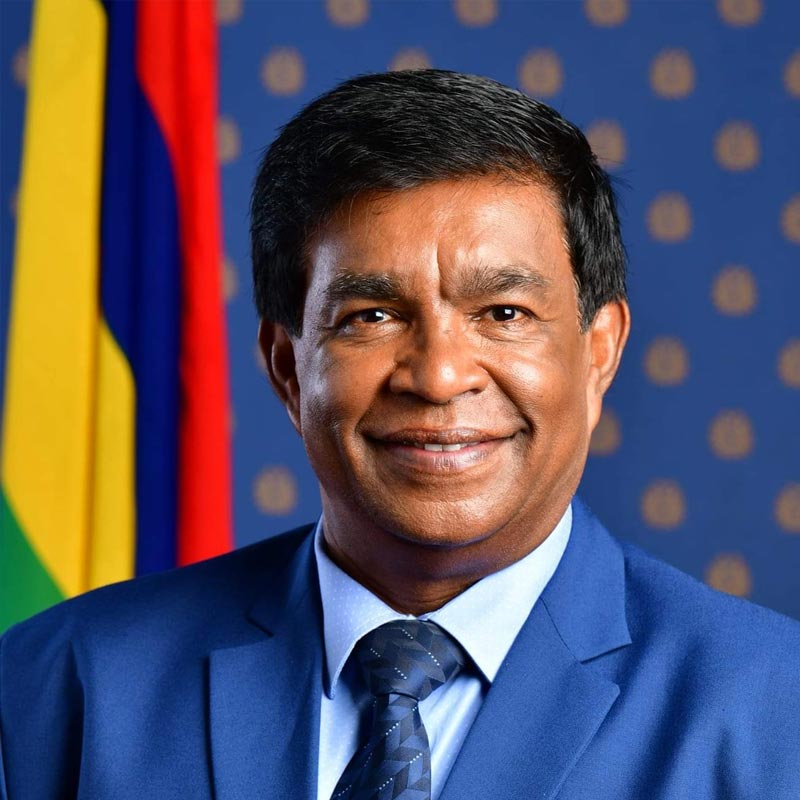 ভারত মহাসাগরের দ্বীপরাষ্ট্র মরিশাসের নাগরিকদের বড় অংশ ভারতীয় বংশোদ্ভূত। শুধু প্রধানমন্ত্রী প্রবিন্দ নন, সেখানকার প্রেসিডেন্ট পৃথ্বীরাজ রুপুনও ভারতীয় বংশোদ্ভূত।