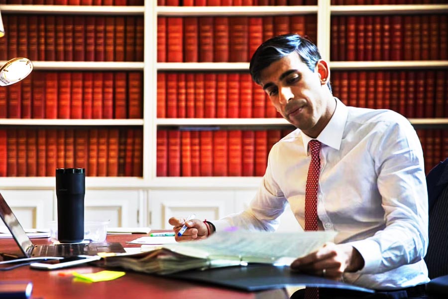 ভারতীয় বংশোদ্ভূত মন্ত্রীর সংখ্যা সবচেয়ে বেশি আমেরিকা, ব্রিটেন, কানাডা, অস্ট্রেলিয়া, সিঙ্গাপুর, দক্ষিণ আফ্রিকা, সংযুক্ত আরব আমিরশাহির মতো দেশে।