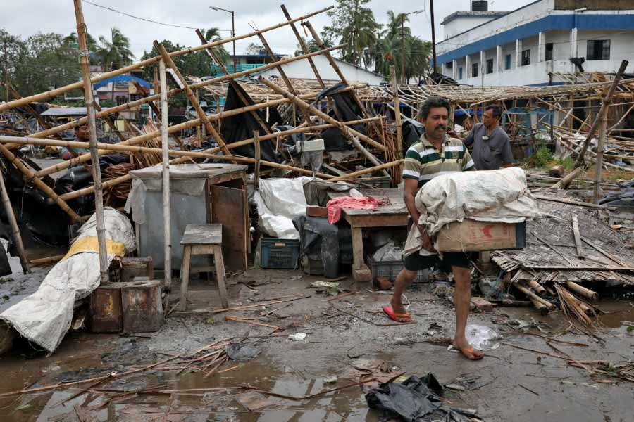 ঝড়ের বেগ কম থাকলেও ফণীর প্রভাবে বাংলাদেশে প্রচুর ফসলের ক্ষতি হয়েছিল। প্রথম আলো সূত্রে খবর, এই ঘূর্ণিঝড়ের হানায় সে বার ১ হাজার ৮০৪ হেক্টর ফসলি জমির ক্ষতি হয়েছিল। 