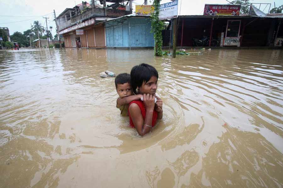 ফণীর প্রভাবে ২ হাজার ৩৬৩টি বাড়ি সম্পূর্ণ ভাবে ক্ষতিগ্রস্ত হয়েছিল। আংশিক ভাবে ক্ষতিগ্রস্ত হয়েছিল ১৮ হাজার ৬৭০টি বাড়ি। ৩৬টি গ্রাম প্লাবিত হয়েছিল। 