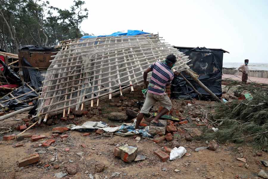 ফণীর দাপটে ভোলা, নোয়াখালি ও লক্ষ্মীপুরে ১ জন  ও বরগুনায় ২ জন-সহ মোট ৫ জনের মৃত্যু হয়। নিখোঁজ হয় শতাধিক গবাদি পশু। 