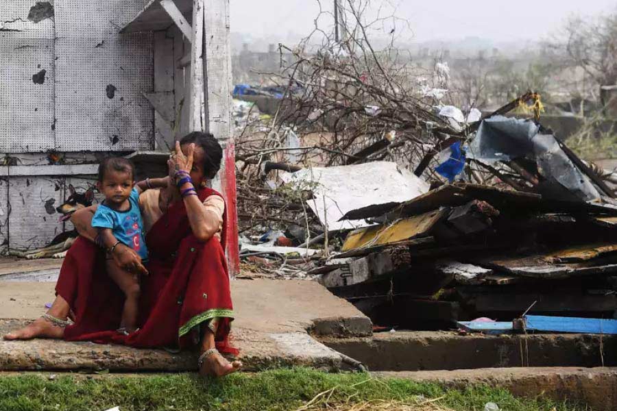 আমপানের দাপটে সে দেশের ১ লক্ষ ২০ হাজার ৭১২টি পরিবার ক্ষতিগ্রস্ত হয়েছিল। প্রায় ৮ হাজার ৬২ হেক্টর শস্যক্ষেতের ক্ষতি হয়। এ ছাড়াও মৎস্যচাষেও ক্ষতির মুখে পড়েন অনেকে। ক্ষতি হয় নদীবাঁধেরও। 
