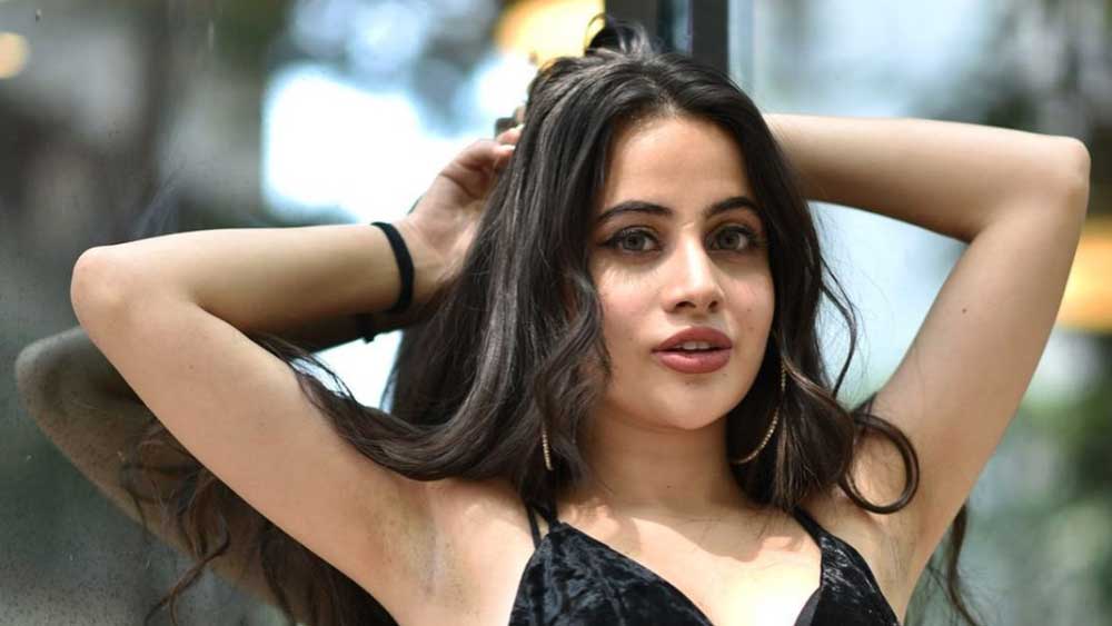 তবে উরফির জনপ্রিয়তা তরতর করে বাড়তে থাকে ২০২১ সালে ‘বিগ বস ওটিটি’ রিয়্যালিটি শোয়ের হাত ধরে। আশ্চর্যের বিষয়, ওই শোয়ে তেমন ভাবে ছাপ ফেলতে পারেননি। শোয়ের শুরুতেই ছিটকে গিয়েছিলেন উরফি। 