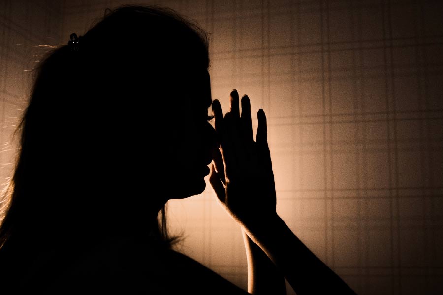 ইয়র্কশায়ারের ইস্ট রিডিংয়ের হাম্বারসাইড পুলিশ লুকিয়ে এই নিয়ে তদন্ত চালায়। তাদের রিপোর্ট বলছে, দক্ষিণ-পূর্ব এশিয়া এবং পূর্ব ইউরোপ থেকে ভুলিয়ে, ফুসলিয়ে তরুণীদের নিয়ে আসা হয়। কখনও তাঁরা বিক্রি হয়ে যান। তার পর দেহব্যবসায় নিয়োগ করা হয় তাঁদের।