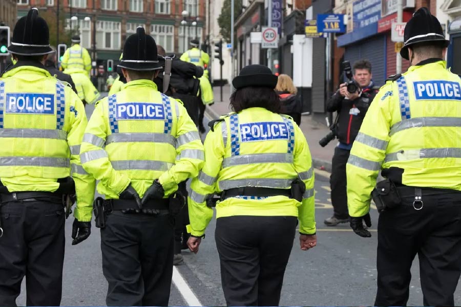 অফিসার কার্ক জানিয়েছেন, পুলিশের লক্ষ্য যৌন ব্যবসায় নিযুক্ত মেয়েরা বা খদ্দেররা নয়। বরং এই ব্যবসা যাঁরা চালান, তাঁদেরই ধরপাকড় করবে পুলিশ।