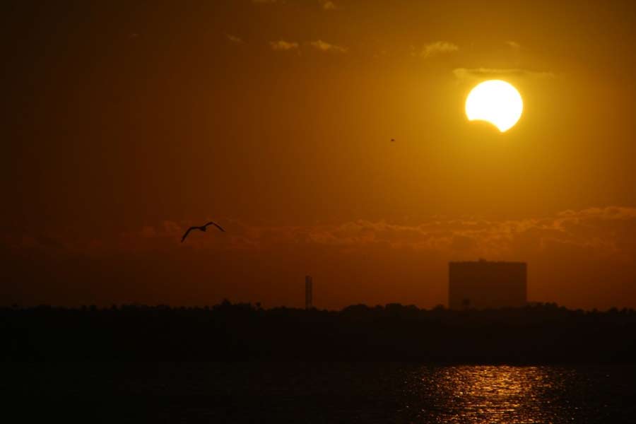 আন্দামান নিকোবার এবং উত্তর পূর্ব ভারতের কিছু অংশ ছাড়া সারা ভারতেই এই গ্রহণ দেখা যাবে।  উত্তর পূর্বের আইজল, ডিব্রুগড়, ইম্ফল, ইটানগর, কোহিমা, শিবসাগর, শিলচরে গ্রহণ দেখা যাবে না।