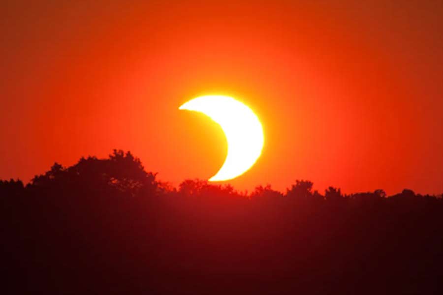 ভারত ছাড়া মঙ্গলবার সূর্যগ্রহণ দেখা যাবে ইউরোপ, উত্তর আফ্রিকা, এশিয়ার পশ্চিম অংশে, অতলান্তিক মহাসাগরের উত্তর ভাগ এবং ভারত মহাসাগরের উত্তর ভাগে।