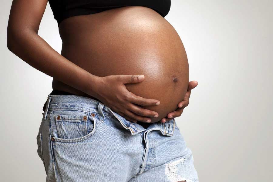 জ্যোতিষশাস্ত্রের পরামর্শ, গ্রহণের সময় কোনও শুভ কাজ না করাই ভাল। বরং গ্রহণের পর দানের পরামর্শ দেওয়া হয়। এ ছাড়া, গ্রহণকালে অন্তঃসত্ত্বা মহিলাদের বিশেষ যত্ন নেওয়া উচিত বলে মনে করেন কেউ কেউ। যদিও চিকিৎসা বিজ্ঞান বলেছে, গ্রহণের সঙ্গে‌ অন্তঃসত্ত্বা মহিলাদের যত্নের কোনও সম্পর্ক নেই।