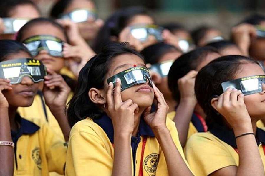 পরবর্তী আংশিক সূর্যগ্রহণ হবে ২০২৭ সালের ২ অগস্ট। এ ছাড়া, চলতি বছরের ৮ নভেম্বর পূর্ণগ্রাস চন্দ্রগ্রহণ হবে। তা গোটা ভারত থেকে দেখা যাবে।