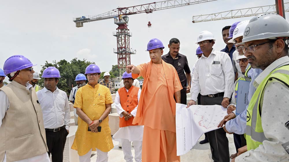 চলতি বছরের জুনে রামমন্দিরের গর্ভগৃহে প্রথম পাথরটি গাঁথেন উত্তরপ্রদেশের মুখ্যমন্ত্রী আদিত্যনাথ। ‘শিলাপূজন’ অনুষ্ঠানে আদিত্যনাথ বলেছিলেন, ‘‘৫০০ বছরের সংগ্রাম সফল হল। শীঘ্রই অযোধ্যায় রামমন্দির নির্মাণের কাজ শেষ হবে।’’