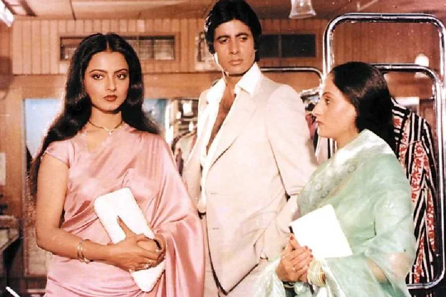 দু’জনের মাঝে তৃতীয় কারও প্রবেশ ঘটছে কি?