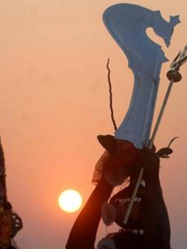 অনেকেই খাঁড়া ধোয়া জল খান। এই জল মায়ের চরণামৃতের মতোই। ভক্তদের বিশ্বাস, এই জল খেলে রোগ-রিপু-জরা থেকে দূরে থাকা যায়। 