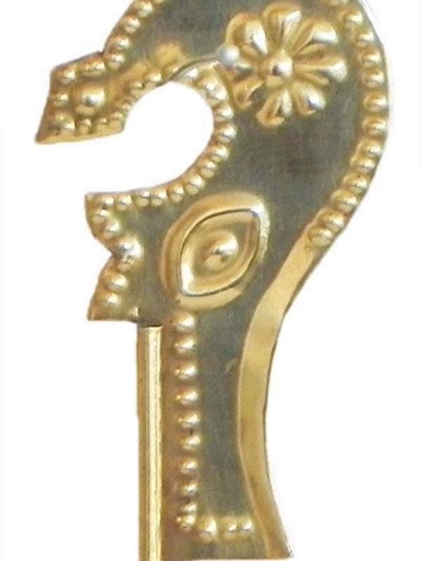 এমনকি, এই খাঁড়া ধোয়া জল নাকি অনেক কঠিন রোগ থেকেও সারিয়ে তোলে। দেবী কালীর খাঁড়া ধোয়া জল দেহে শক্তির সঞ্চার করে। সেই শক্তিই সব প্রতিকূলতার সঙ্গে লড়াই করে আমাদের সুস্থ রাখে।