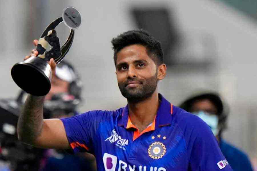 সূর্যকুমার যাদব: পাকিস্তানের বিরুদ্ধে শুরুটা ভাল করেও আউট হয়ে গিয়েছিলেন। নেদারল্যান্ডসের বিরুদ্ধে সেটা পুষিয়ে নিতে চান ভারতের মিডল অর্ডার ব্যাটার।