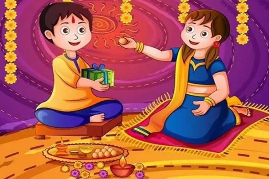 দুর্গা পুজো , কালী পুজোর পরে এই দিনটার জন্যই বছরভর অপেক্ষায় থাকে বোনেরা। ভাইয়ের কপালে চন্দন বা ঘিয়ের ফোঁটা দিয়ে মঙ্গল কামনা, তার পর সবাই মিলে জমিয়ে খাওয়াদাওয়া! তার আনন্দই যে আলাদা!  