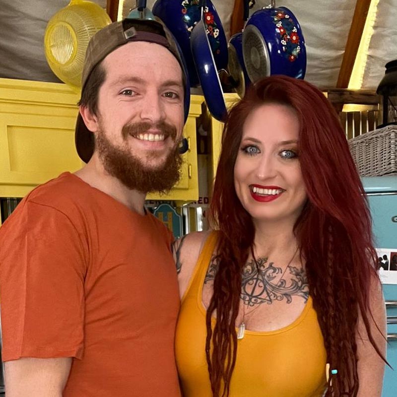 ২০২০ সাল থেকে নিজেদের আস্তানা তৈরির কাজ করছেন হুইটনিরা। অবশেষে তা শেষের পথে। হুইটনির কথায়, ‘‘মনে হচ্ছে, আমরা এভারেস্ট জয় করেছি। এত আনন্দ জীবনে আগে পাইনি।’’