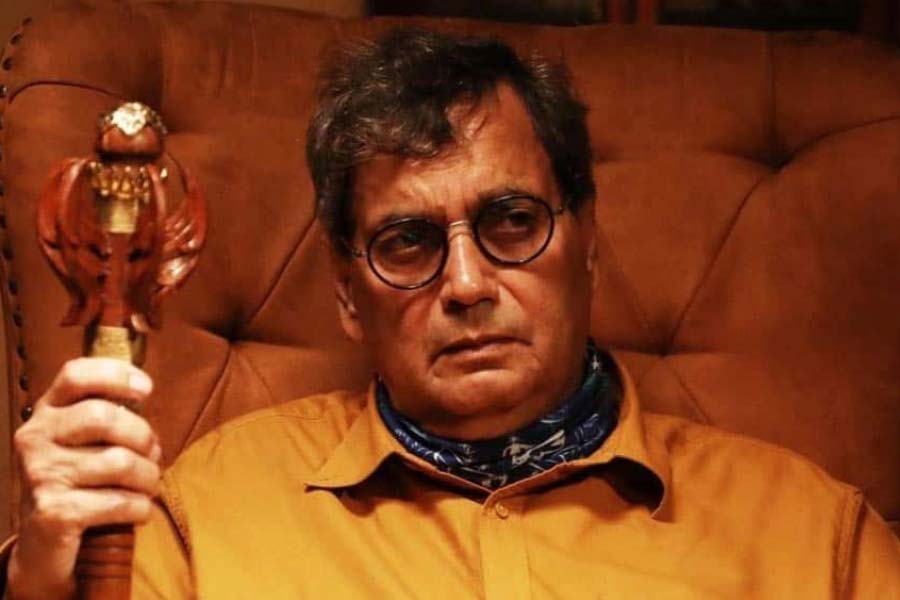 বলিউডের নবাগত তারকাদের সম্পর্কে তাঁর মত, ‘এঁরা সবাই সাবান-তেলওয়ালা’। আলাদা করে কারও নাম উল্লেখ না করে তিনি জানান, সাবান বা তেল বিক্রি করতেই নয়া প্রজন্মের তারকাদের উৎসাহ বেশি।