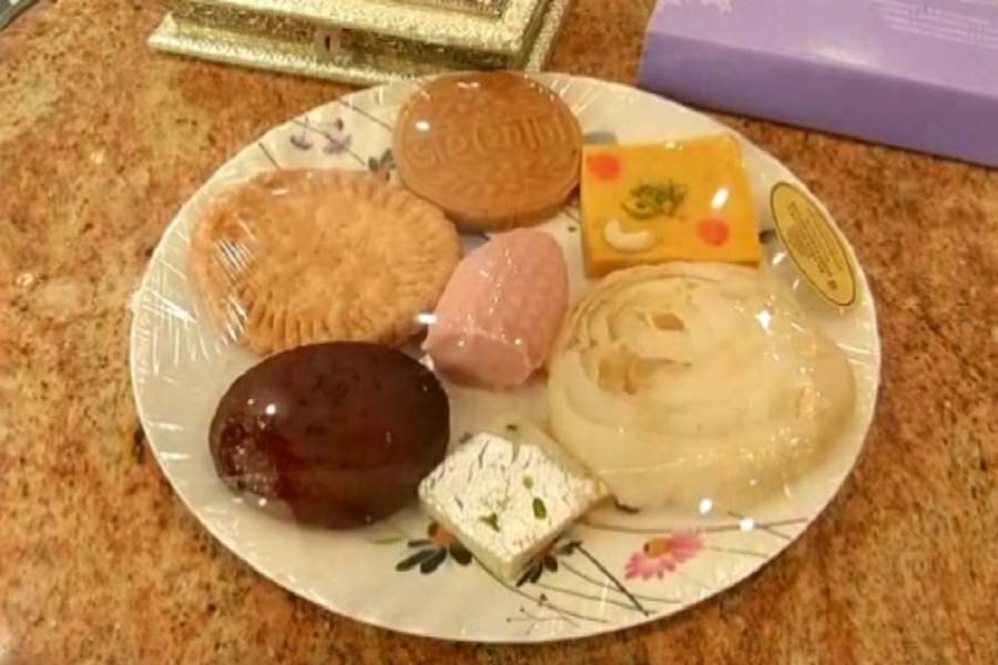 ভাইফোঁটা’-র ইতিহাসে  নন্দীবর্ধন ও অনুসূয়ার কাহিনিও সমান জনপ্রিয়। অনেকেই মনে করেন, এখান থেকেই ভাইফোঁটা পার্বণে সামিল হয়েছে। চতুর্দশ শতাব্দীতে আবিষ্কার হয় তালপাতার এক পুঁথি। তার রচয়িতা হিসাবে লেখা ছিল আচার্য সর্বানন্দসুরীর নাম। এই পুঁথি থেকে জানা যায়, ভাইফোঁটার এই কাহিনি।