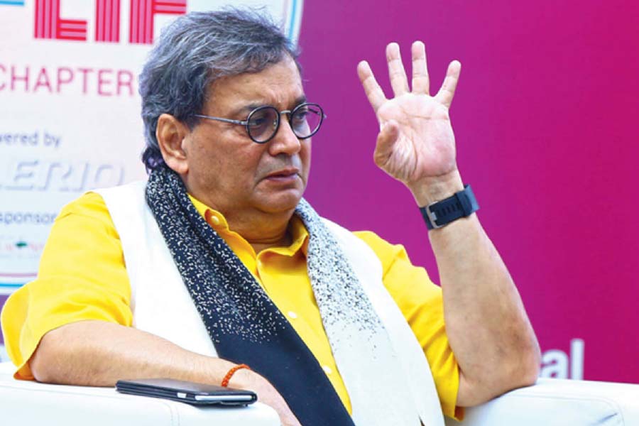 আগে অভিনেতারা ছবির গল্পকে প্রাধান্য দিতেন। তাঁদের বিশ্বাস ছিল, মূল কাহিনি ভাল হলে উপার্জন নিয়ে চিন্তা করতে হবে না।