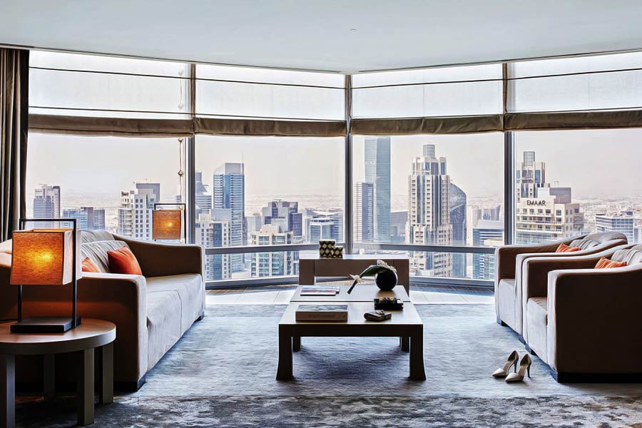 পৃথিবীর উচ্চতম বহুতলে থাকার খরচ কম নয়। এখানে ৪ ‌থেকে ৫ বেডরুমের কোনও অ্যাপার্টমেন্টের মূল্য ২ কোটি ৭ লক্ষ ডলার (ভারতীয় মুদ্রায় ২০০ কোটি টাকার বেশি)।