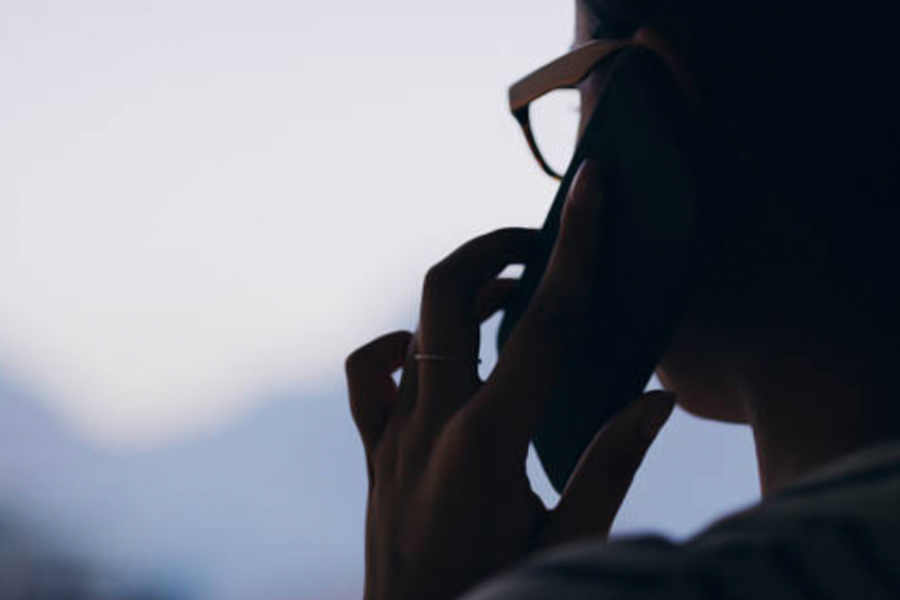 বিয়ের দশ দিন পর স্ত্রীর সঙ্গে যোগাযোগের চেষ্টা করলেও কাজের কাজ হয়নি বলে অভিযোগ দেবীন্দরের। কানাডায় ফোন করলে তাঁকে নাকি গালিগালাজও করেছেন স্ত্রী।