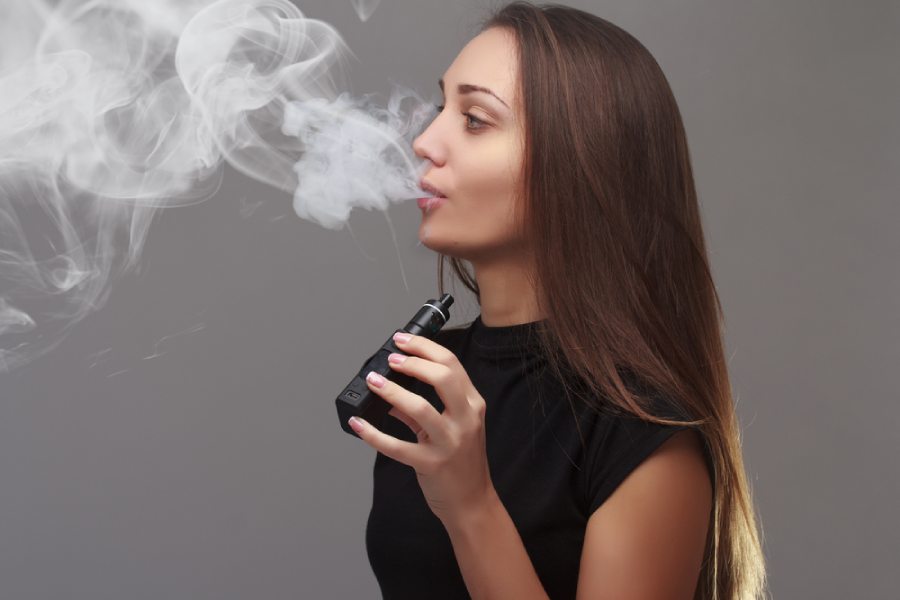 নিকোটিন-যুক্ত কোনও কিছু না খাওয়াই শ্রেয় অন্তঃসত্ত্বাদের।