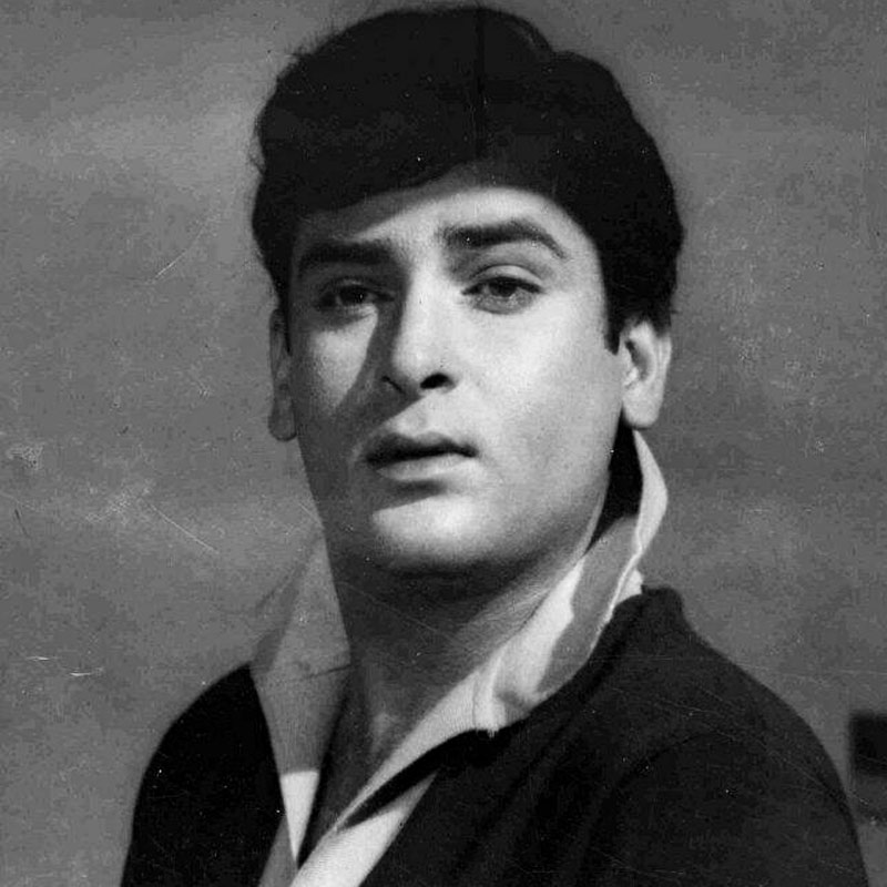 সংবাদ সংস্থা সূত্রের খবর, মাধ্যমিকের পর আর পড়াশোনা করেননি শম্মী।