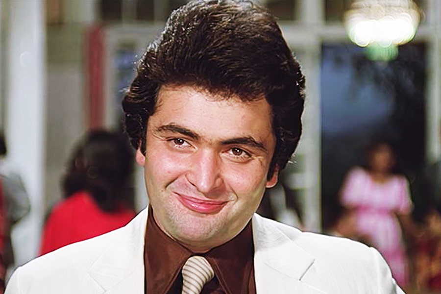 মুম্বইয়ের কাম্পিয়ন স্কুলে ভর্তি হয়েছিলেন রাজ-পুত্র ঋষি। সংবাদ সংস্থা সূত্রের খবর, অষ্টম শ্রেণিতে পড়াকালীন ফেল করেছিলেন অভিনেতা। 