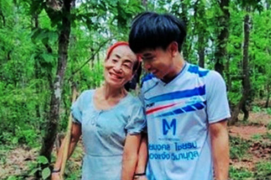 প্রেমিক উনিশ, প্রেমিকা ছাপ্পান্ন।