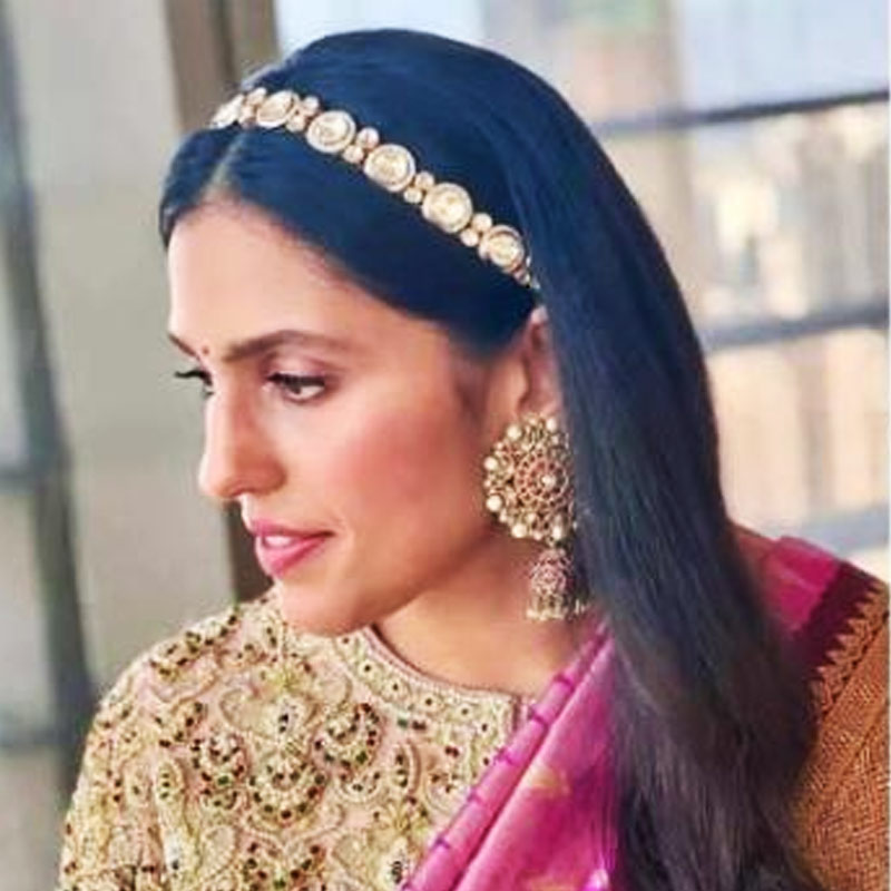 ২০২২-এর ৫ জুন ছোট ছেলে অনন্ত ‌অম্বানীর হবু স্ত্রী রাধিকা মার্চেন্টের জন্য এক অনুষ্ঠানের আয়োজন করে অম্বানী পরিবার। এই অনুষ্ঠানের দায়িত্ব এসে পড়েছিল বাড়ির বড় বৌ শ্লোকার উপরেই। তিনি নিজে একটি গোলাপি বেনারসি শাড়ি পরে এই অনুষ্ঠানে উপস্থিত ছিলেন। এই অনুষ্ঠানে জাদাউ হিরের ‘শীশ পাটি’ এবং হিরের বড় কানের দুল পরে এসে অনবদ্য হয়ে উঠেছিলেন শ্লোকা।