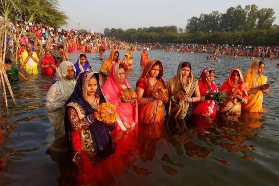 পুরাণ মতে, ছট পুজো আসলে ছঠি মাইয়া অর্থাৎ মা ষষ্ঠী এবং সূর্য দেবের পুজো। 