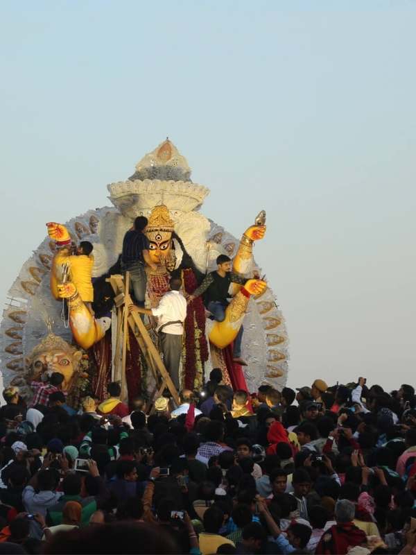 দেখতে দেখতে এই পুজো ২৫০ বছরে পদার্পণ করল। তবু এতটুকু কমেনি তার জৌলুস। ভক্তদের মনে অগাধ বিশ্বাস। তাই মানত করতে তাঁরা দলে দলে ছুটে আসেন দেশবিদেশ থেকে।