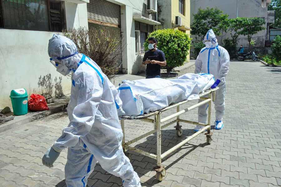 মৃত্যুর পরে পুলিশের হাত আসা সুইসাইড নোটে আত্মহত্যার কারণ হিসাবে লিঙ্গায়েত গুরু যা লিখে গিয়েছেন তা দেখে চমকে গিয়েছেন তাবড় পুলিশকর্তারাও।