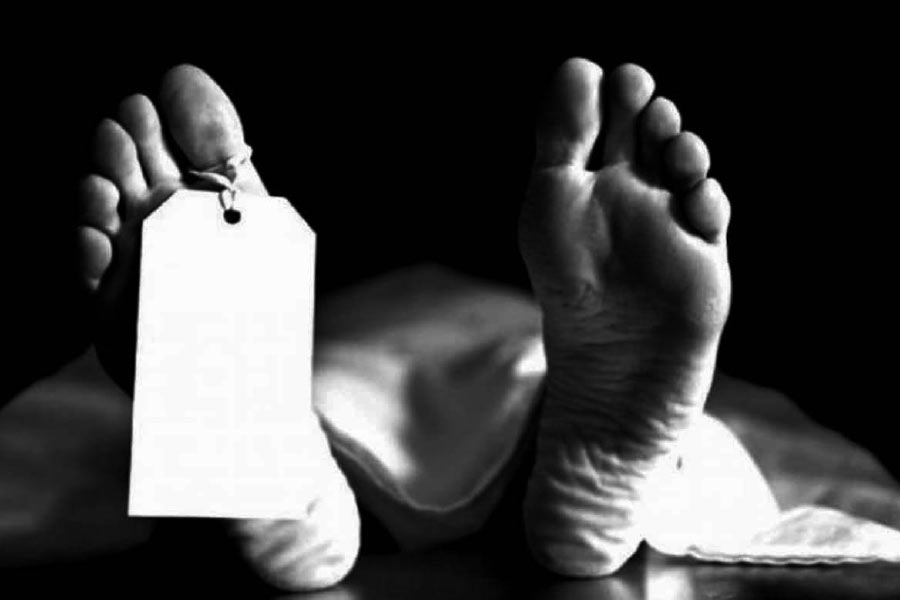 তদন্তকারী পুলিশ আধিকারিকরা জানিয়েছেন, সুইসাইড নোট থেকে দু’জনের নাম পাওয়া গিয়েছে। এই দু’জনই লিঙ্গায়েত গুরুকে আত্মহননের পথে ঠেলে দিয়ছিলেন বলেও তাঁরা জানান।