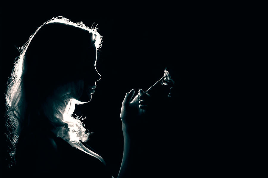 নাম প্রকাশে অনিচ্ছুক এক পুলিশকর্তা জানান, বাসবলিঙ্গেশ্বর তাঁর চিঠিতে লিখে গিয়েছেন, এক জন অচেনা মহিলা তাঁর সঙ্গে এই ঘটনা ঘটিয়েছেন।