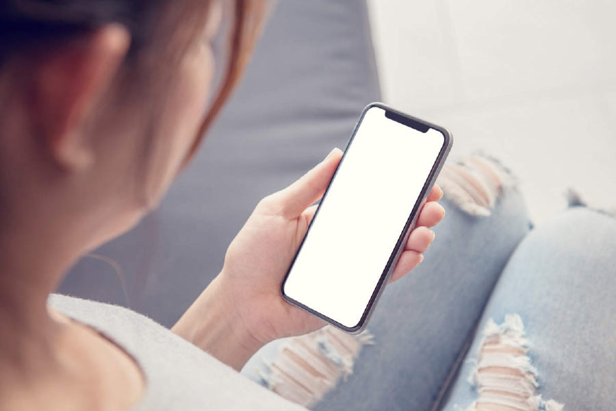 পুলিশ জানিয়েছে, মহিলা এবং আরও কয়েক জন অভিযুক্ত মিলে বাসবলিঙ্গেশ্বরকে চারটি অশ্লীল ভিডিয়ো প্রকাশ্যে আনার হুমকি দিচ্ছিলেন। 