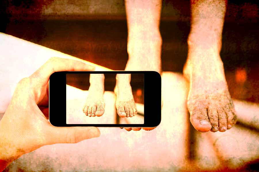 রাগের মাথায় গলায় দড়ি দিতে গেলেন স্ত্রী, ঘরে বসেই ভিডিয়ো করলেন স্বামী! মৃত্যুর পর গ্রেফতার