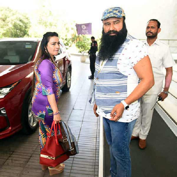 স্বামী বিশ্বাসের সূত্রেই রাম রহিমের সঙ্গে পরিচয় এবং ‘ঘনিষ্ঠতা’ হয় হানিপ্রীতের।