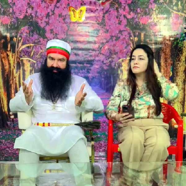 প্রসঙ্গত, খুন ও দুই শিষ্যাকে ধর্ষণের অভিযোগে ডেরা সাচা সৌদা প্রধানকে দোষী সাব্যস্ত করে জেল হেফাজতে থাকার রায় দিয়েছে আদালত। হরিয়ানায় উপনির্বাচন এবং হিমাচল প্রদেশে বিধানসভা ভোটের আগে ধর্ষণ ও খুনের মামলায় দোষী সাব্যস্ত ডেরা সচ্চা সৌদা প্রধান গুরমিত রাম রহিম সিংহকে প্যারোলে ৪০ দিনের জন্য মুক্তি দিয়েছে বলেছে হরিয়ানার বিজেপি সরকারের বিরুদ্ধে অভিযোগ।