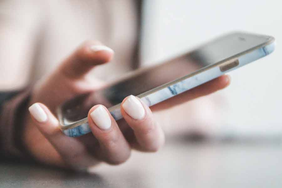 তার পরই এই ঘটনা প্রকাশ্যে আসে। অভিযোগপত্রে মণীশের বাবা জানান যে, কারোল বাগে গফর মার্কেটে একটি মোবাইলের দোকানে কাজ করত তার ছেলে। 