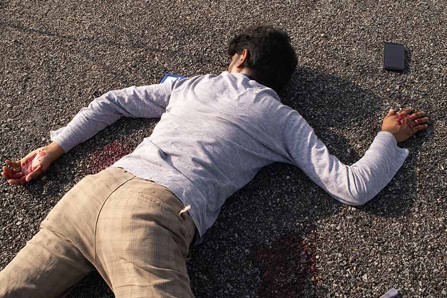 পুলিশ সূত্রে জানা গিয়েছে, খুনের পর দেহ পরিত্যক্ত জায়গায় ফেলার পরিকল্পনা করেন অভিযুক্তরা। কিন্তু দীপাবলি থাকায় রাস্তায় যানজট ছিল। 