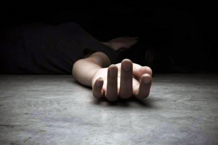 আমেরিকার বাসিন্দা লুসি স্টাডি সম্প্রতি পুলিশের কাছে নিজের বাবার কীর্তির বিষয়ে মুখ খুলেছেন। তাঁর বাবা ডোনাল্ড ডিন স্টাডি মারা গিয়েছেন ২০১৩ সালে। লুসির দাবি, মৃত্যুর আগে টানা তিরিশ বছর ধরে খুন করেছেন তাঁর বাবা।