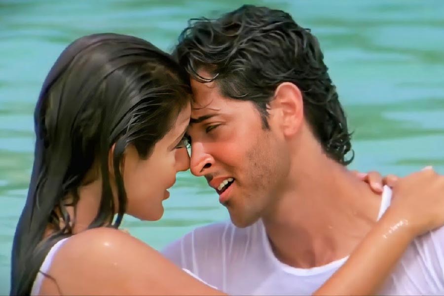 ২০০০ সালে ‘কহো না প্যার হ্যায়’ ছবিতে অভিনয় করে দর্শকের মন জিতে নিয়েছিলেন তিনি।