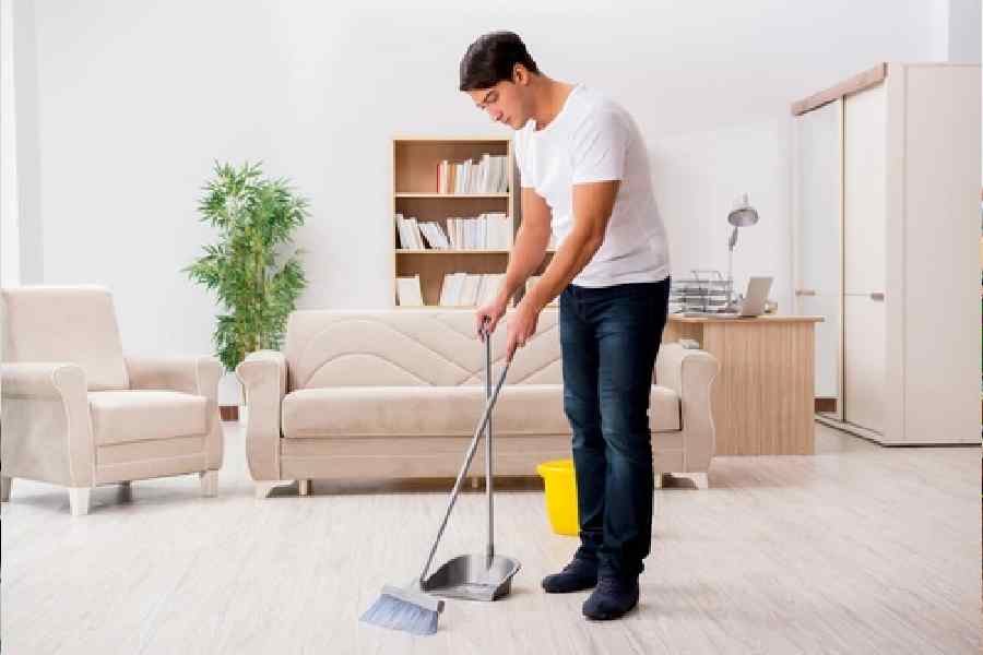 মপ ব্যবহার করুন, সে ক্ষেত্রে হাতের ভাল ব্যায়াম হবে।