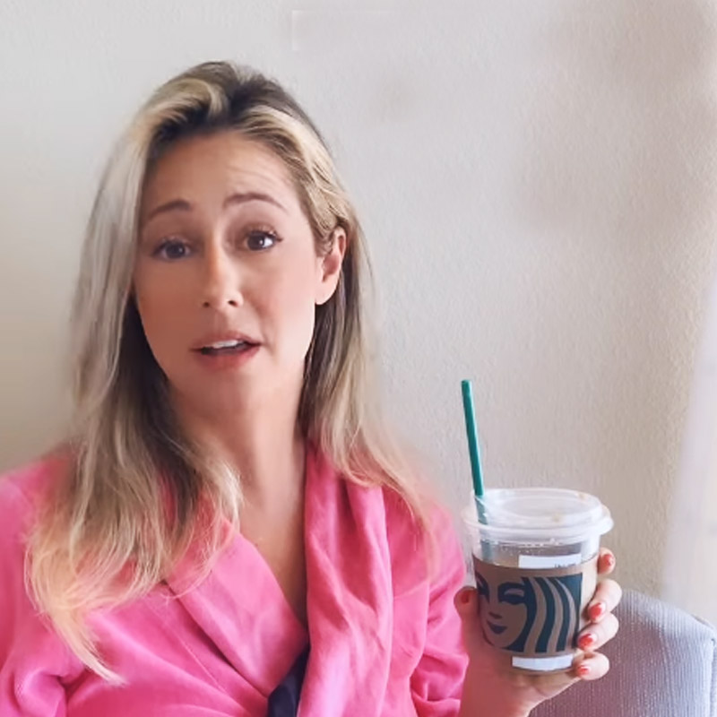 বাচ্চার মানানসই নাম ঠিক করে দিয়ে কিছু কিছু অভিভাবকের কাছে সাত-আট লক্ষ টাকাও পারিশ্রমিক নেন টেলর।