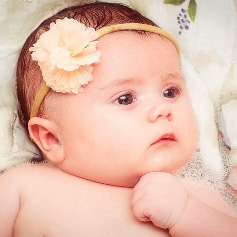 টেলর জানিয়েছেন, আবার অনেক সদ্যোজাতদের নামকরণ নিয়ে তাঁকে প্রচুর ঝক্কি পোহাতেও হয়। কিছু কিছু বাচ্চার অভিভাবকদের কোনও নামই পছন্দ না হওয়ায় তাঁকে অনেক বেশি খাটতে হয় বলেও টেলর জানান।