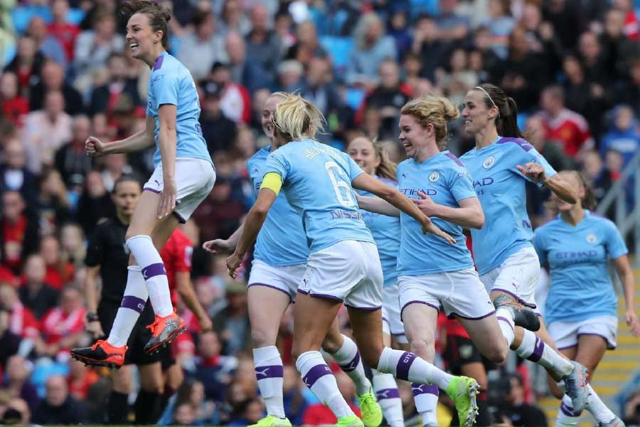 আগে সাদা ছিল প্যান্টের রং। 