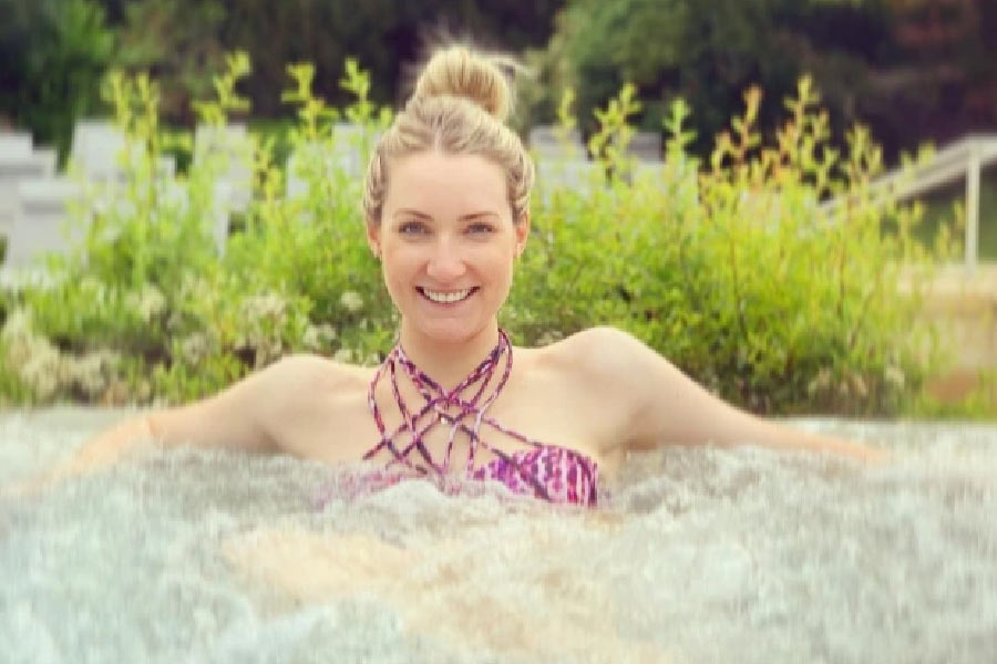 তিনি জানিয়েছেন, জাহাজে তাঁর দিন শুরু হয় এক কাপ চা দিয়ে। বাড়ি থেকে দীর্ঘ দিন দূরে থাকলে বাড়ির মতো পরিবেশ তৈরি করে নেওয়া খুব জরুরি বলে মনে করেন তিনি। তাই সকাল সকাল চা না হলে চলে না।