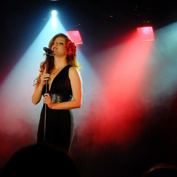 জল-জীবনের সেরা মুহূর্ত কী? র‌্যাচেল বলেন, ‘‘সমুদ্রের নীল জলরাশির মাঝে ঘুম ভাঙা, প্রথম চোখ মেলার যে অনুভূতি, তার চেয়ে ভাল কিছু হতে পারে বলে আমার মনে হয় না।’’ 